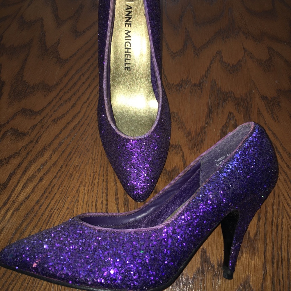 Gorgeous statement heels in new condition